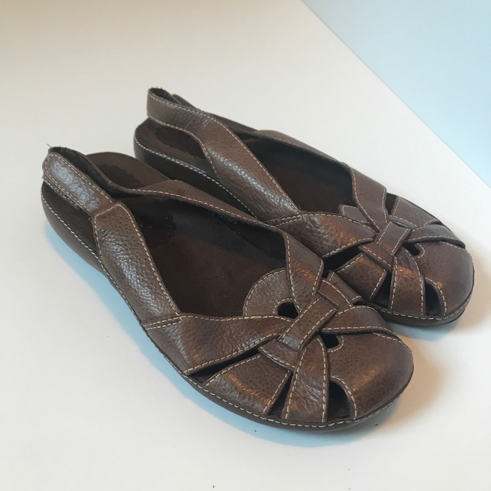 BareTraps brown leather sandals size 8